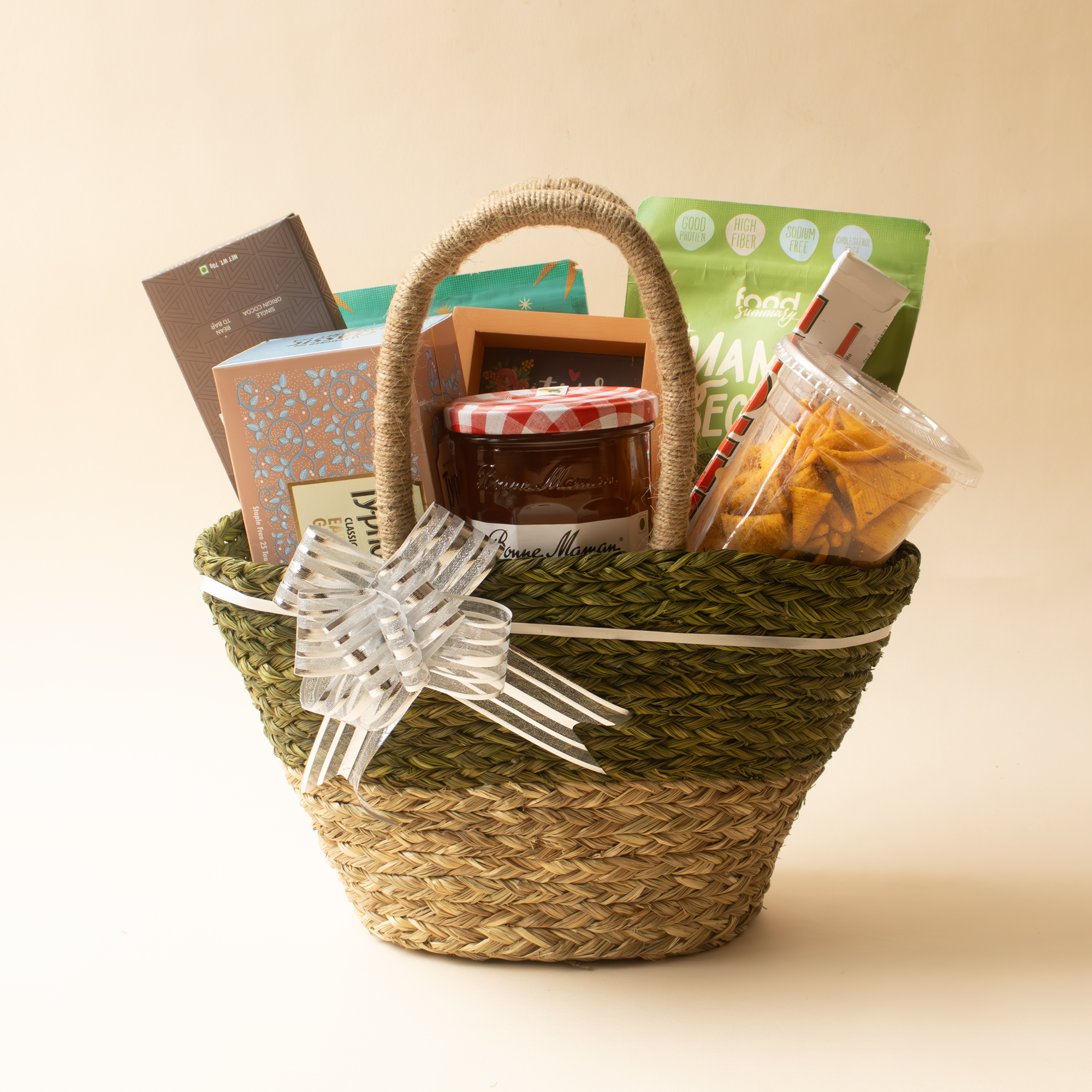 Dual color V shaped natural gift basket